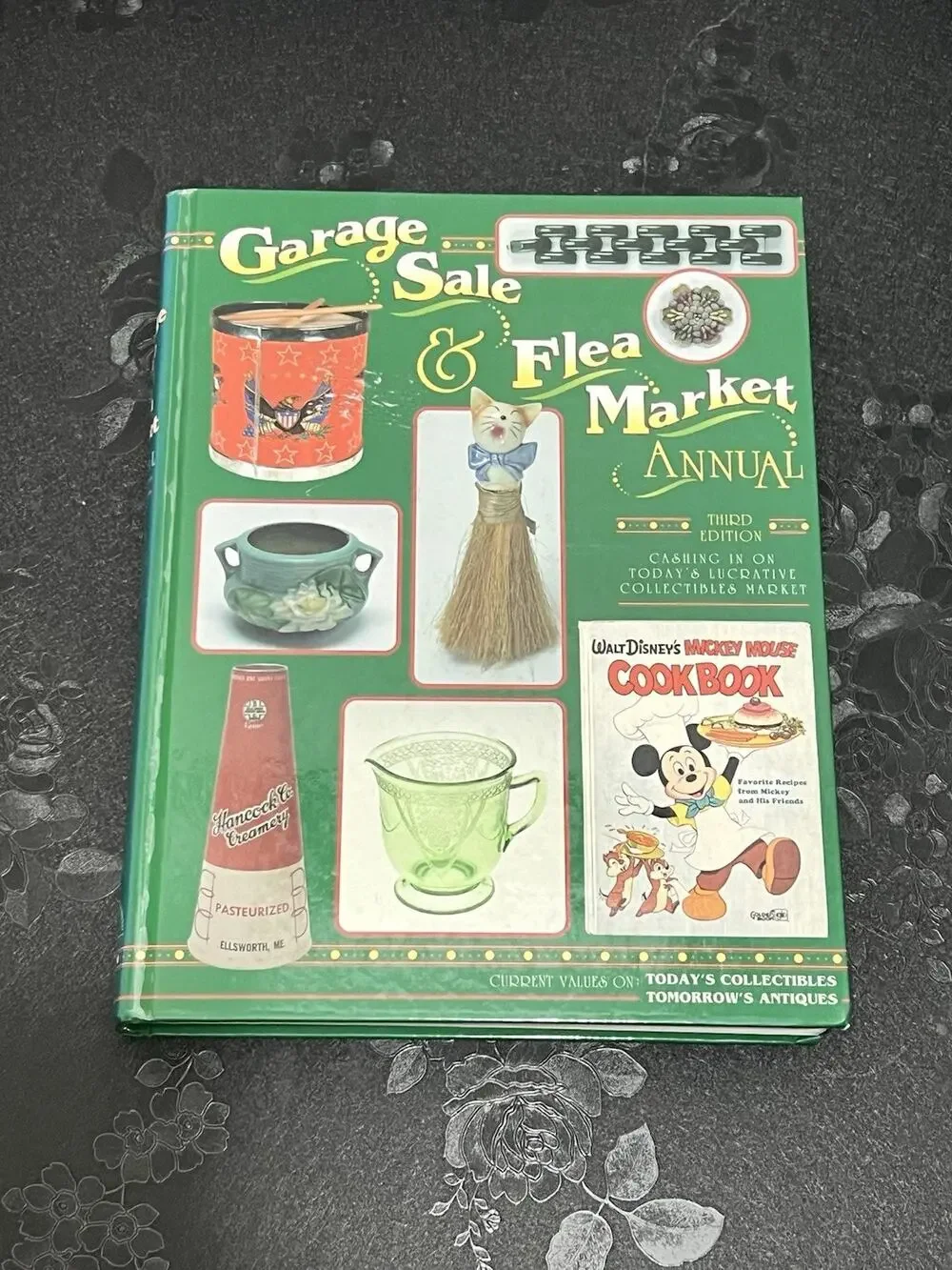 Garage Sale and Flea Market Annual Collector Books Staff 1995